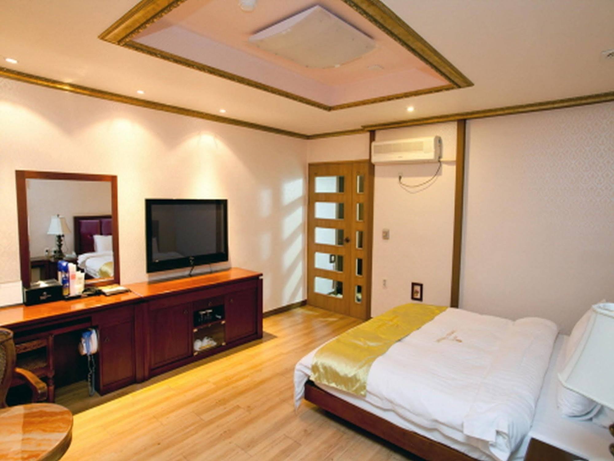 B&Beach Tourist Hotel Yeosu Extérieur photo