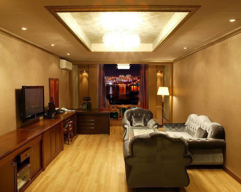 B&Beach Tourist Hotel Yeosu Extérieur photo